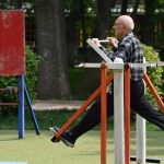 بهترین لوازم ورزشی پارک برای سالمندان