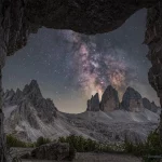 راه شیری پشت سه قله لاواردو_دنیای تکنولوژی 2 سه قله لاواردو که در رشتهکوههای دولومیت قرار دارند، همواره مکانی محبوب برای ستارهشناسان فعلی و باستانی ساختهاند.