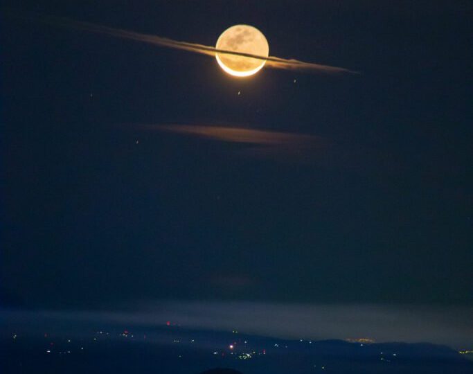 تصویر روز ناسا: ماه در لباس زحل