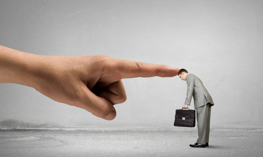 چطور با رئیس سخت‌گیر کنار بیاییم؟ ۱۰ راهکار برای