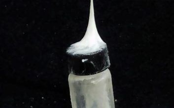 دانشمندان توانسته‌اند با الیاف مرد عنکبوتی خود اشیاء مختلف را بلند کنند.