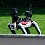 ترامپ با یک سگ رباتیک تیم امنیتی خود را تقویت می‌کند + ویدیو