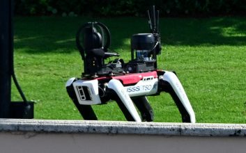 ترامپ با یک سگ رباتیک تیم امنیتی خود را تقویت می‌کند + ویدیو