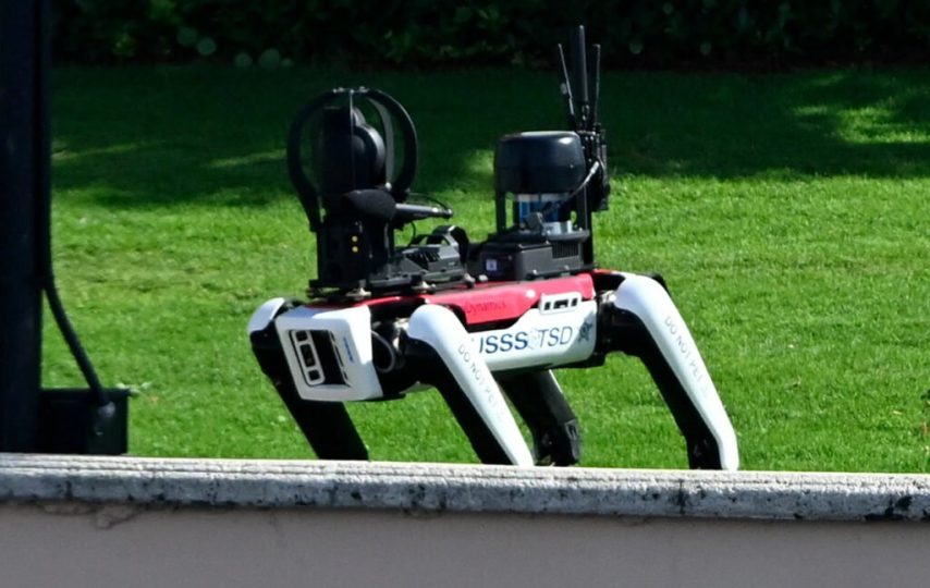 ترامپ با یک سگ رباتیک تیم امنیتی خود را تقویت می‌کند + ویدیو