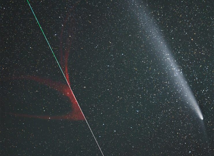 تصویر روز ناسا: دنباله‌دار و شهاب‌سنگ در یک قاب