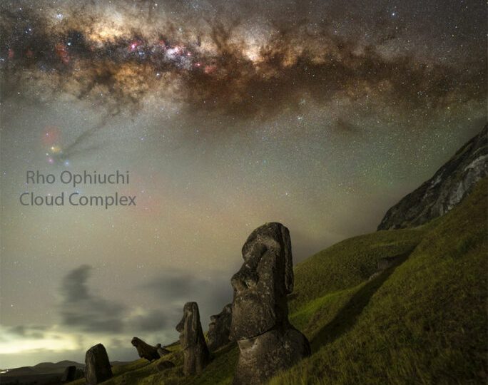 کهکشان راه شیری بر فراز جزیره ایستر