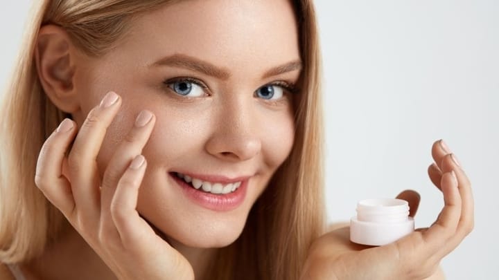 ۳۳ کارهایی که علتپیری می شود_دنیای تکنولوژی 34 مراقبت نامناسب پوست باعث پیری می شود