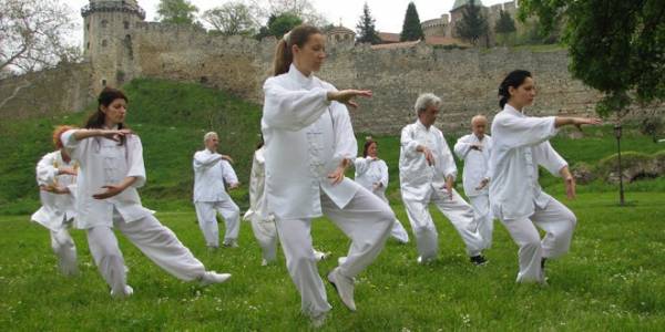 1740207255 912 ۱۳ ورزش مناسب برای زنان بالای ۵۰ سال دنیای تکنولوژی