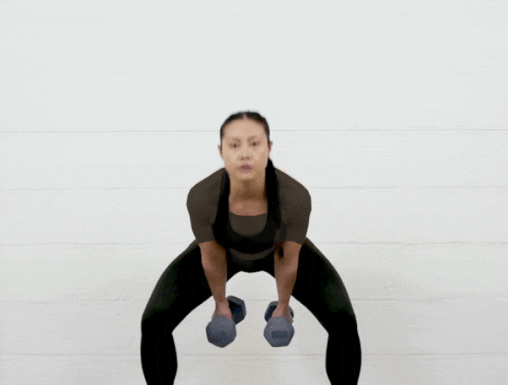 ورزش با دمبل؛ ۲۷ تمرین با دمبل برای تحکیم عضلات_دنیای تکنولوژی 74 ورزش با دمبل - سوئینگ دمبل