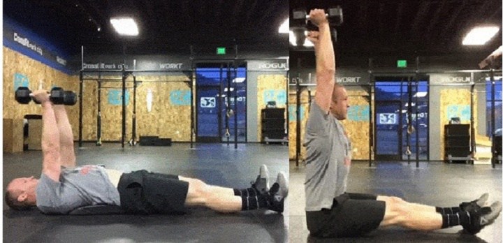 ورزش با دمبل؛ ۲۷ تمرین با دمبل برای تحکیم عضلات_دنیای تکنولوژی 79 ورزش با دمبل - دراز نشست با وزنه