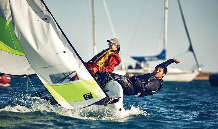 گران ترین ورزش های جهان؛ ۱۱ ورزش لاکچری و پرهزینه اما جذاب_دنیای تکنولوژی 26 قایق سواری - گران ترین ورزش های جهان