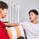 حرکت با نوجوان پرخاشگر: چطور با پرخاشگری نوجوانان روبه رو شویم؟_دنیای تکنولوژی 26 رفتار با نوجوان پرخاشگر: چطور با پرخاشگری نوجوانان مواجه شویم؟