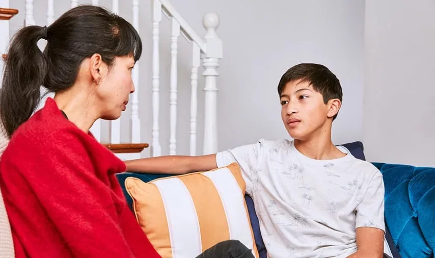 رفتار با نوجوان پرخاشگر: چطور با پرخاشگری نوجوانان مواجه شویم؟