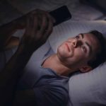 تأثیر استفاده از موبایل بر خواب