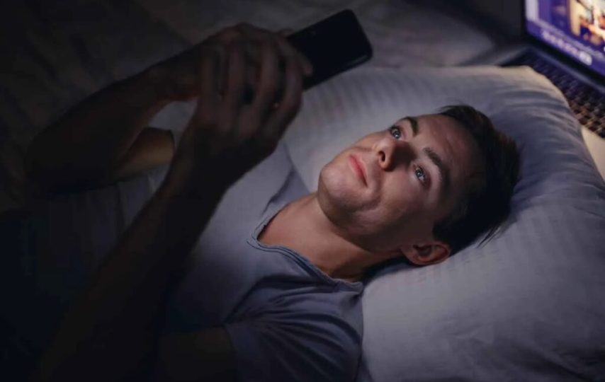 تأثیر استفاده از موبایل بر خواب