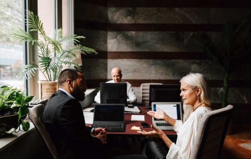 چگونه مشاور مالی شویم: مشاور مالی شدن در ۷ گام