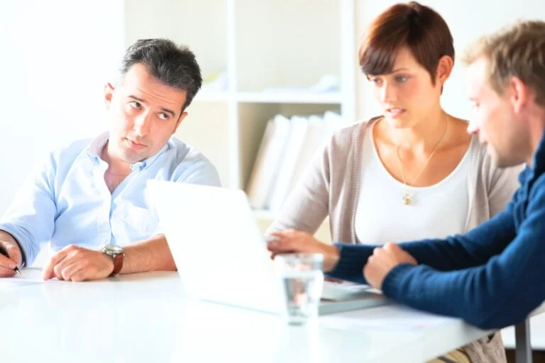 ۵ راه برای مقابله با همکار حسود در محل کار_دنیای تکنولوژی 10 ۵ راه برای مقابله با همکار حسود در محل کار دنیای.webp