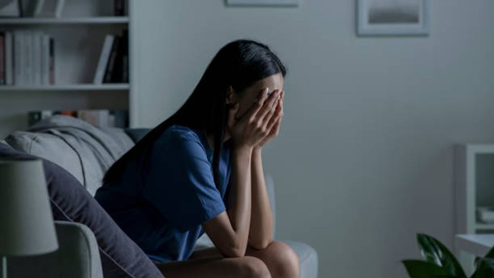 1744081488 645 تنهایی گریه نکنید رمز و راز اشک ریختن و همدلی