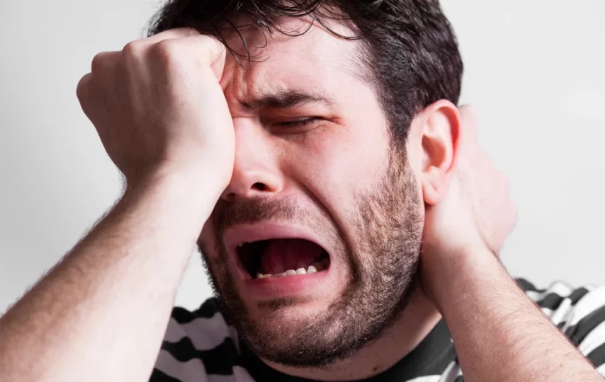 تنهایی گریه نکنید: رمز و راز اشک ریختن و همدلی کردن