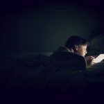 نگاه‌کردن به نمایشگر قبل از خواب احتمال بی‌خوابی را افزایش می‌دهد