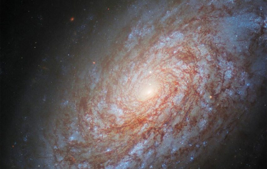کهکشان مارپیچی NGC 4414 با ظاهری پشمی