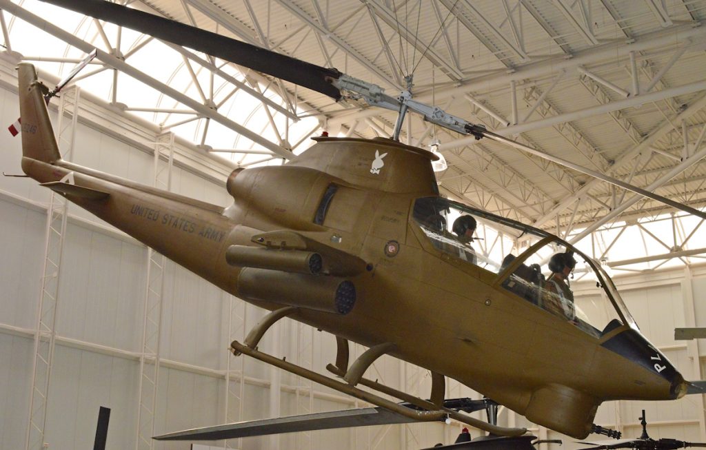 هلیکوپتر تهاجمی کبرا چطور ساخته شد؟_دنیای تکنولوژی 20 هلیکوپتر AH-1 Cobra