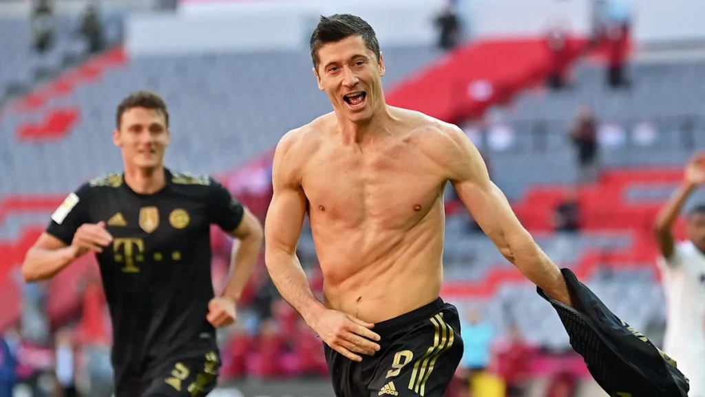 ۱۰ فوتبالیست مشهوری که تتو ندارند_دنیای تکنولوژی 30 رابرت لواندوفسکی