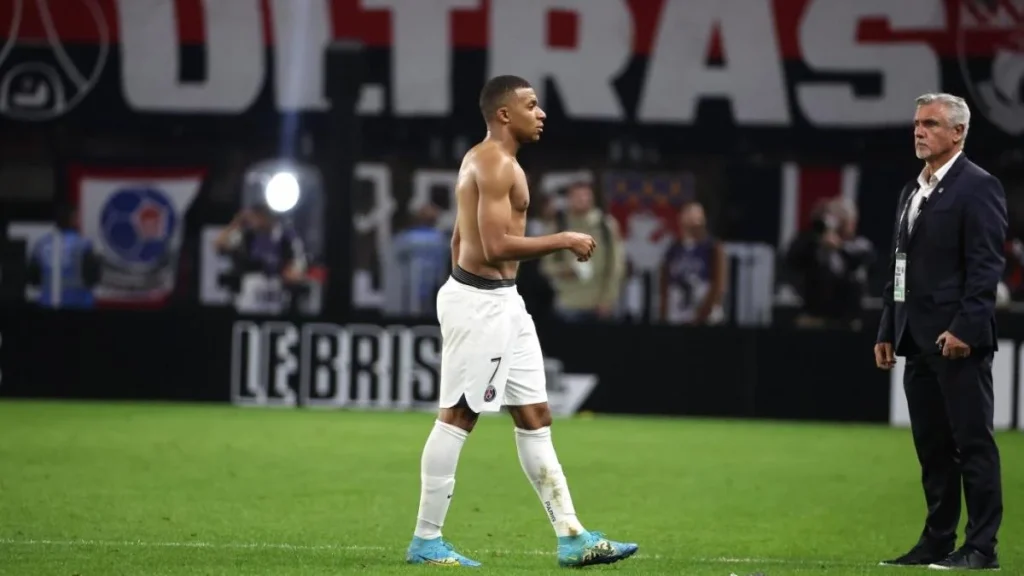 ۱۰ فوتبالیست مشهوری که تتو ندارند_دنیای تکنولوژی 29 کیلیان امباپه