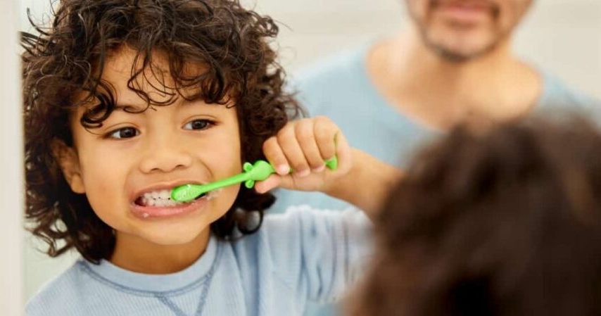 تشویق کودکان به مسواک زدن