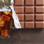 زیان نوشیدن نوشابه زیاد تر از خوردن شکلات است_دنیای تکنولوژی 2 ضرر نوشابه