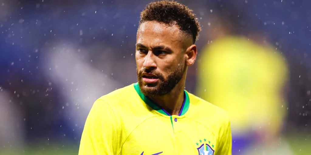 قیاس سن هالند و مسی رونالدو در زمان رسیدن به ۳۰۰ گل_دنیای تکنولوژی 10 نیمار