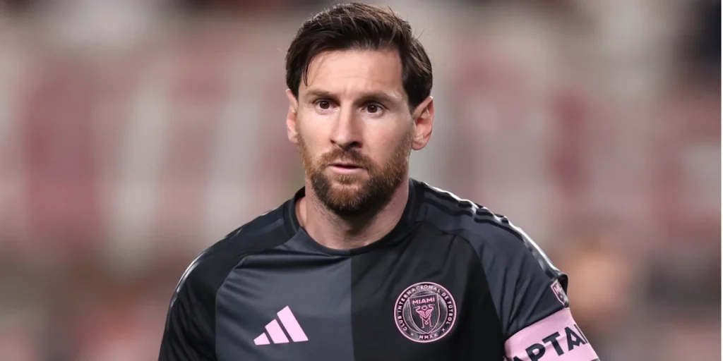 قیاس سن هالند و مسی رونالدو در زمان رسیدن به ۳۰۰ گل_دنیای تکنولوژی 11 لیونل مسی