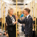 تعامل با دیگران در اماکن عمومی و تأثیر اولین برخورد در قضاوت افراد