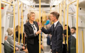 تعامل با دیگران در اماکن عمومی و تأثیر اولین برخورد در قضاوت افراد