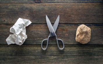 بازی دو نفره خانگی بدون وسیله: ۱۰ بازی جذاب و ساده