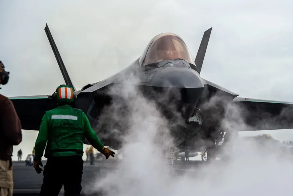 قیاس جنگنده F-35 آمریکا با J-35 چین_دنیای تکنولوژی 12 اف ۳۵