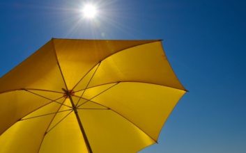 چتر برای محافظت در برابر اشعه uv