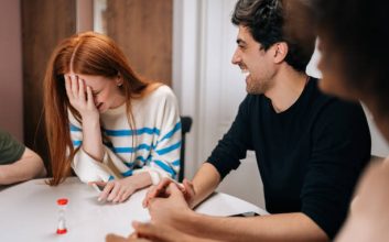 بازی زن و مرد با خنده