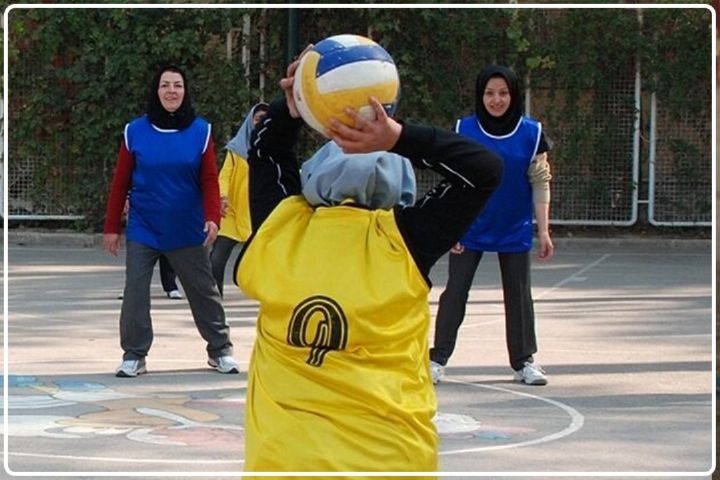 ۲۰ بازی گروهی در مدرسه (از دبستان تا دبیرستان)_دنیای تکنولوژی 22 وسطی بازی کردن دخترها در حیاط مدرسه