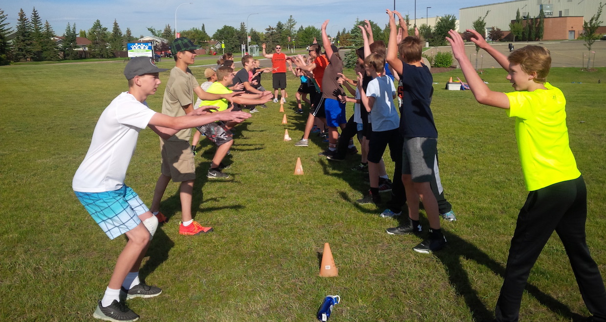 ۲۰ بازی گروهی در مدرسه (از دبستان تا دبیرستان)_دنیای تکنولوژی 27 بازی الفها، جادوگران و غولها بچه ها در زمین بازی