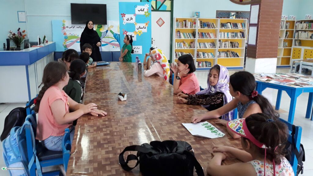 ۲۰ بازی گروهی در مدرسه (از دبستان تا دبیرستان)_دنیای تکنولوژی 29 بچه ها دور میز در مدرسه