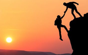 چگونه دیگران را قانع کنیم؟ + ۱۰ راز متقاعد کردن دیگران