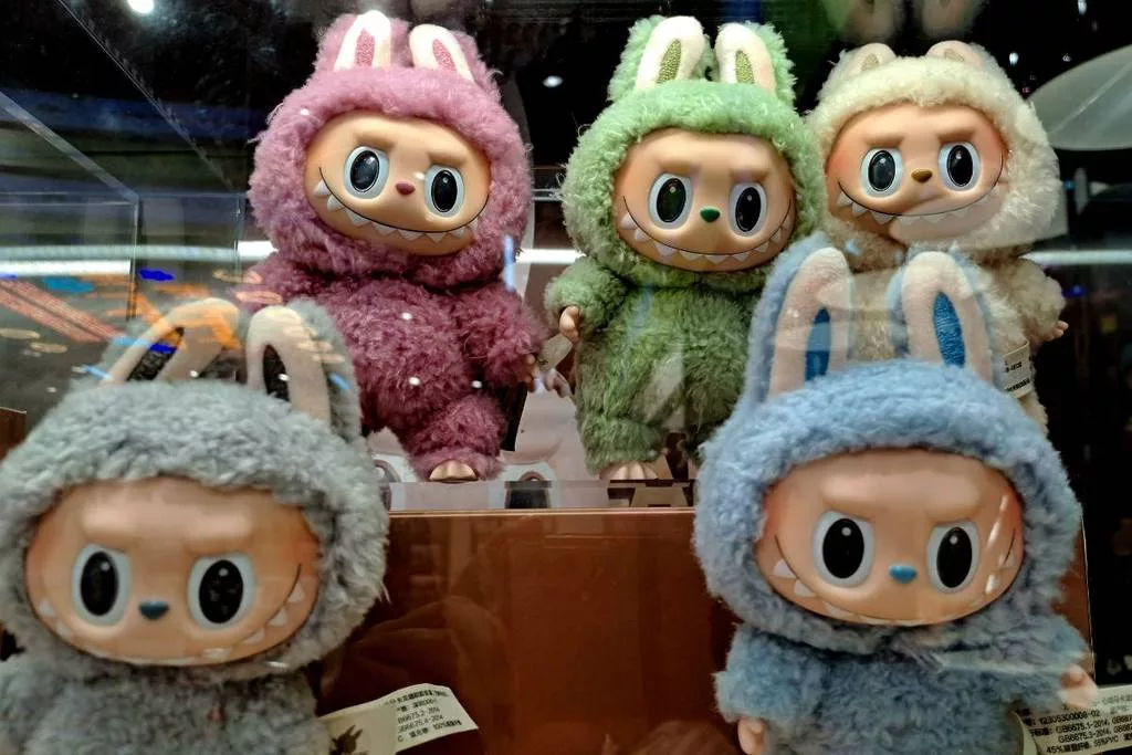 لبوبو باربی را ناکامی داد؛ فروش عروسک ترسناک به یک میلیارد دلار میرسد_دنیای تکنولوژی 4 فروش لبوبو در سال ۲۰۲۵