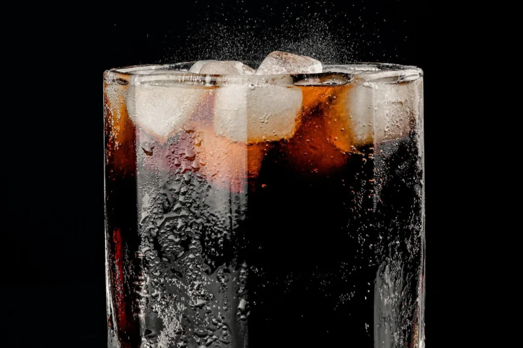 تاثییر نوشابه رژیمی بر دیابت: دوست یا دشمن؟ بازدید کامل مزایا، معایب و حقایق علمی_دنیای تکنولوژی 12 1757285285 738 تاثییر نوشابه رژیمی بر دیابت دوست یا دشمن؟ بازدید کامل.webp