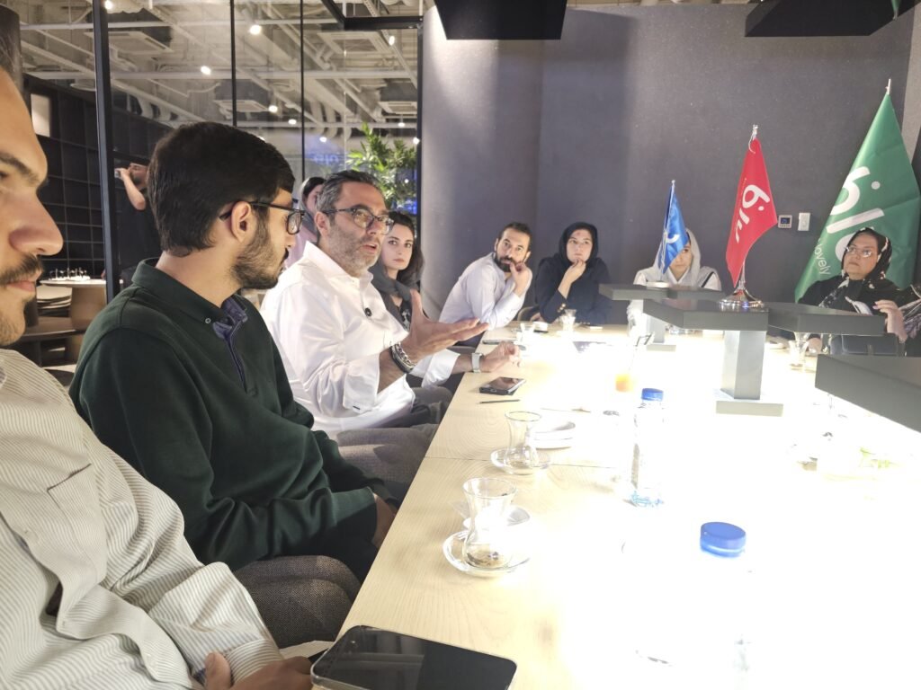 1757404422 804 بلوبانک از برندگان المپیاد جهانی نجوم تقدیر کرد دنیای تکنولوژی
