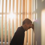 آگورافوبیا یا وحشت بیرون آمدن از خانه؛ علائم، علل و درمان_دنیای تکنولوژی 15 علل ایجاد آگورافوبیا چیست