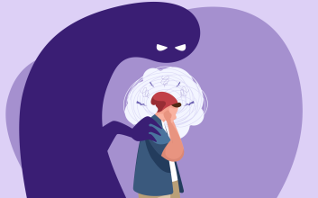 شبح ترسناک پشت سر مرد کارتونی