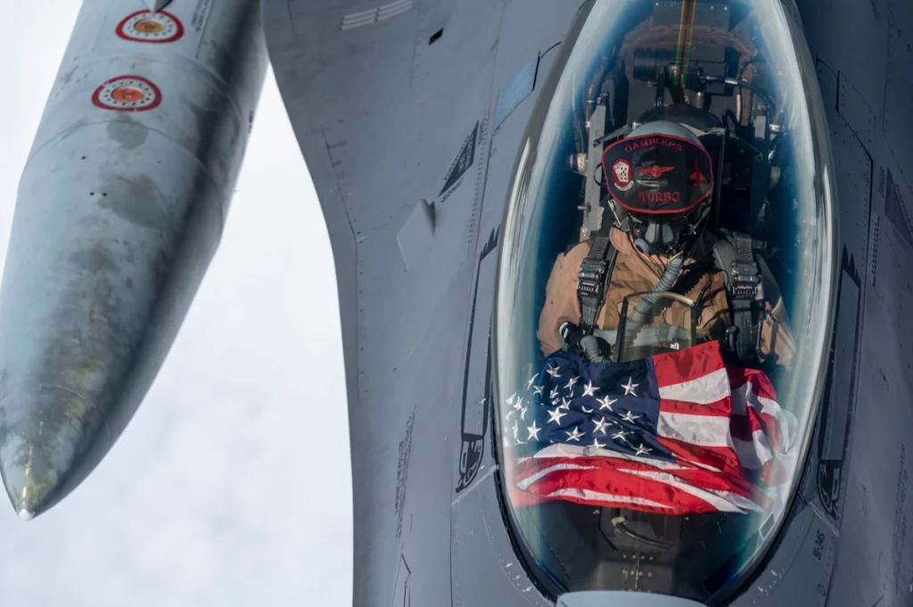 خلبان جنگنده آمریکایی