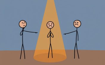 اثر اسپات لایت چیست و چرا دیگران آنقدر که فکر می‌کنید به شما توجه نمی‌کنند؟